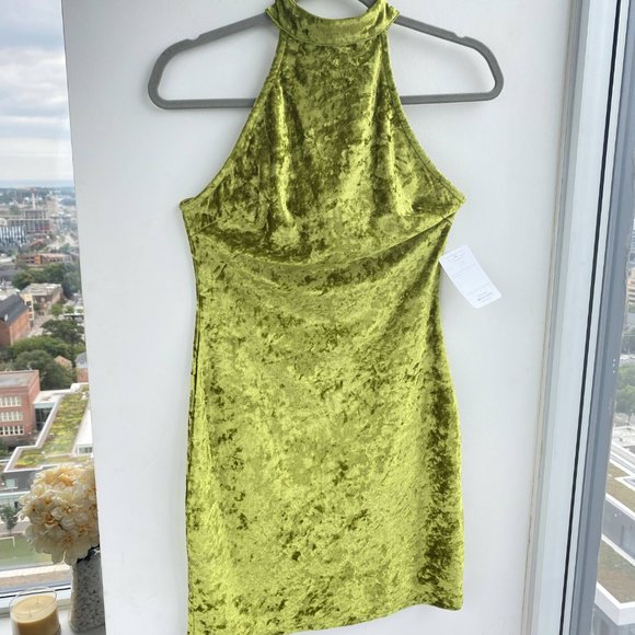 Hottie Couture Women's Green Velvet Sleeveless Halter Neck Bodycon Mini Dress - Picture 7 of 7